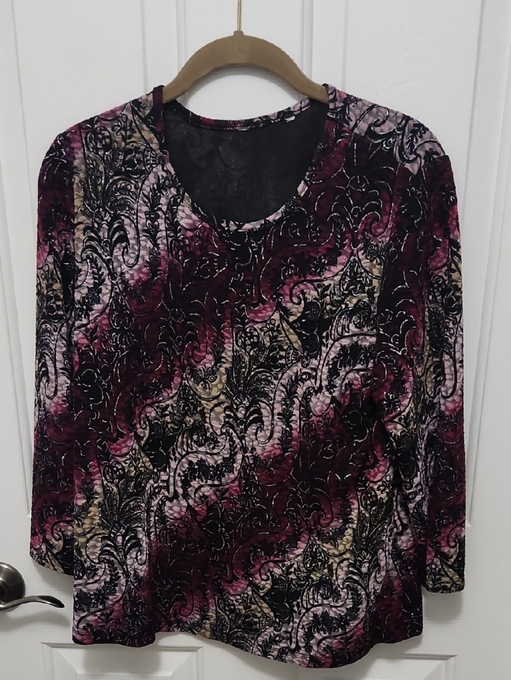 Women's Long Sleeve Velvet Burnout Top - Burgundy Pattern